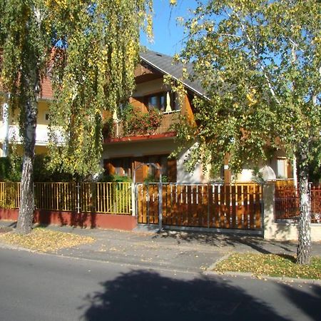 Viragoskert Apartman Heviz Bagian luar foto