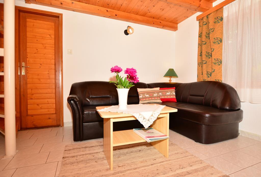 Viragoskert Apartman Heviz Ruang foto