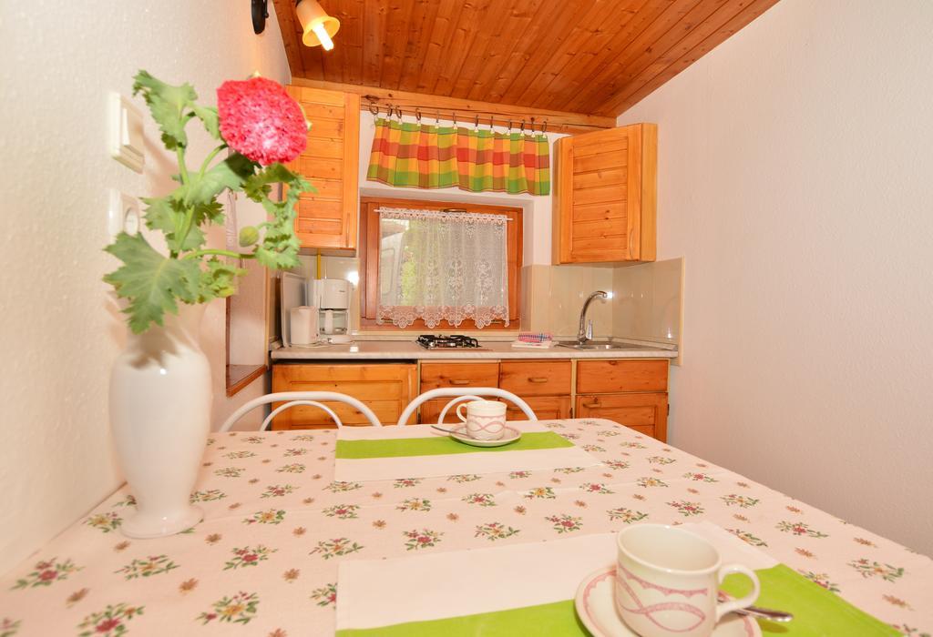 Viragoskert Apartman Heviz Ruang foto