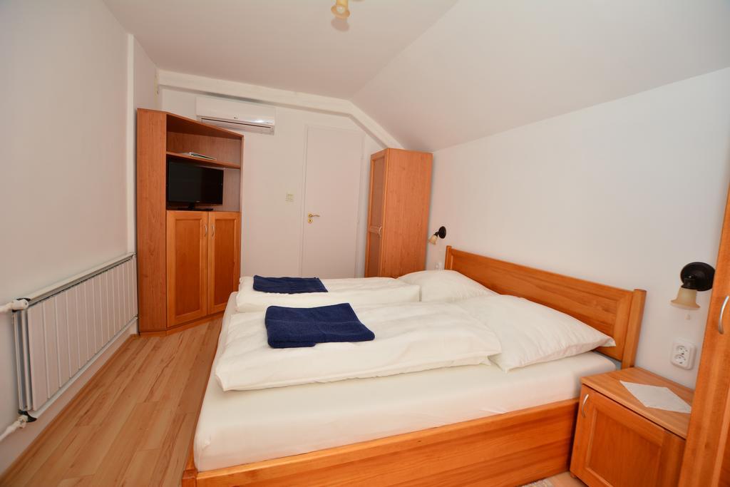 Viragoskert Apartman Heviz Ruang foto