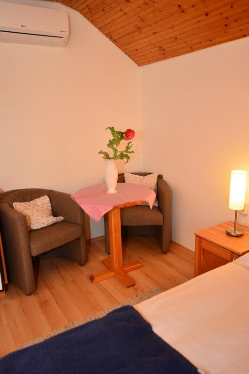Viragoskert Apartman Heviz Ruang foto
