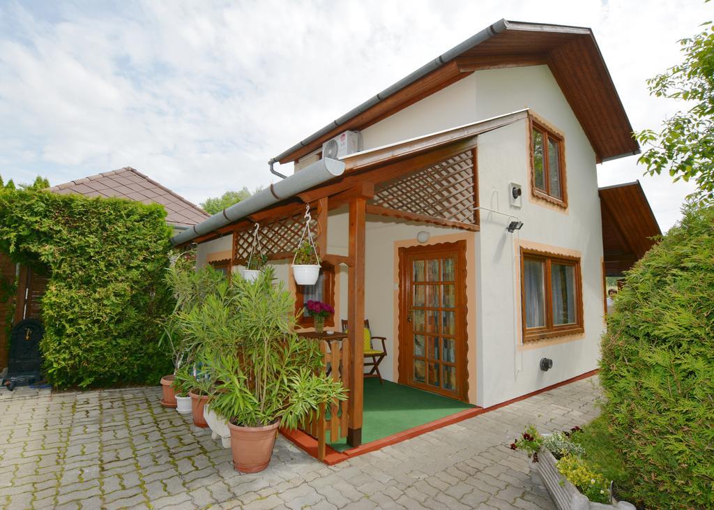 Viragoskert Apartman Heviz Bagian luar foto