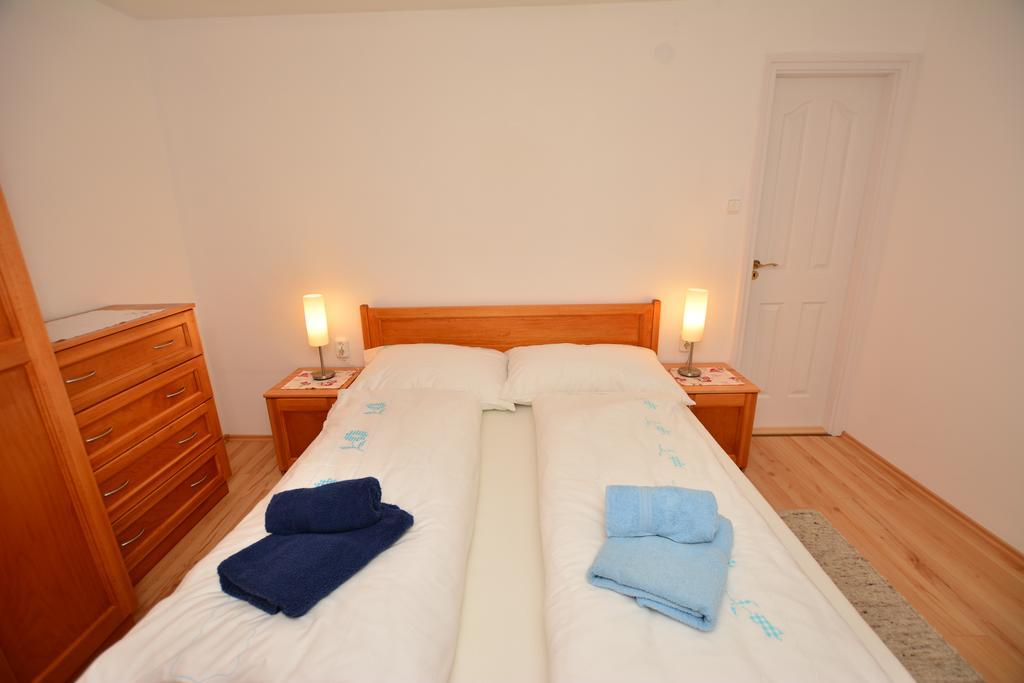Viragoskert Apartman Heviz Ruang foto