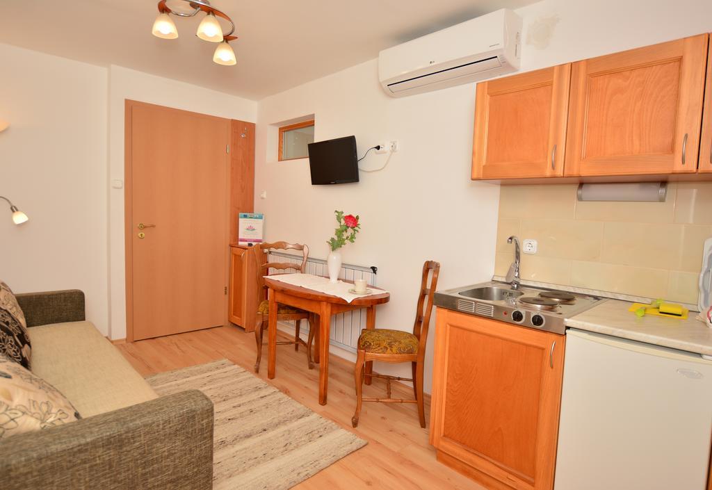 Viragoskert Apartman Heviz Ruang foto
