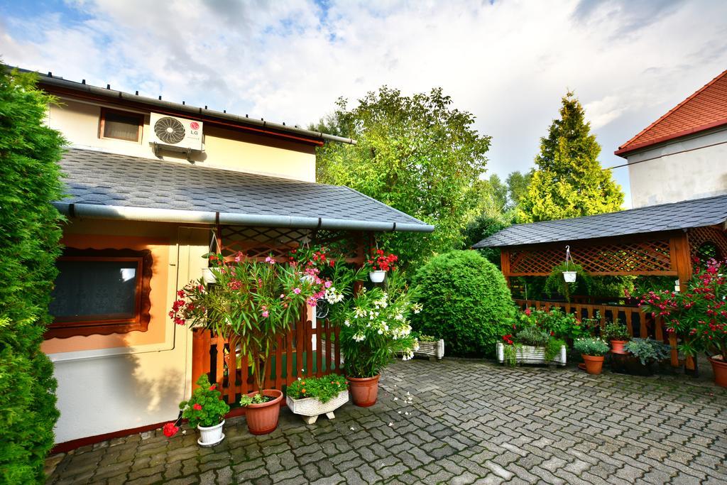 Viragoskert Apartman Heviz Ruang foto