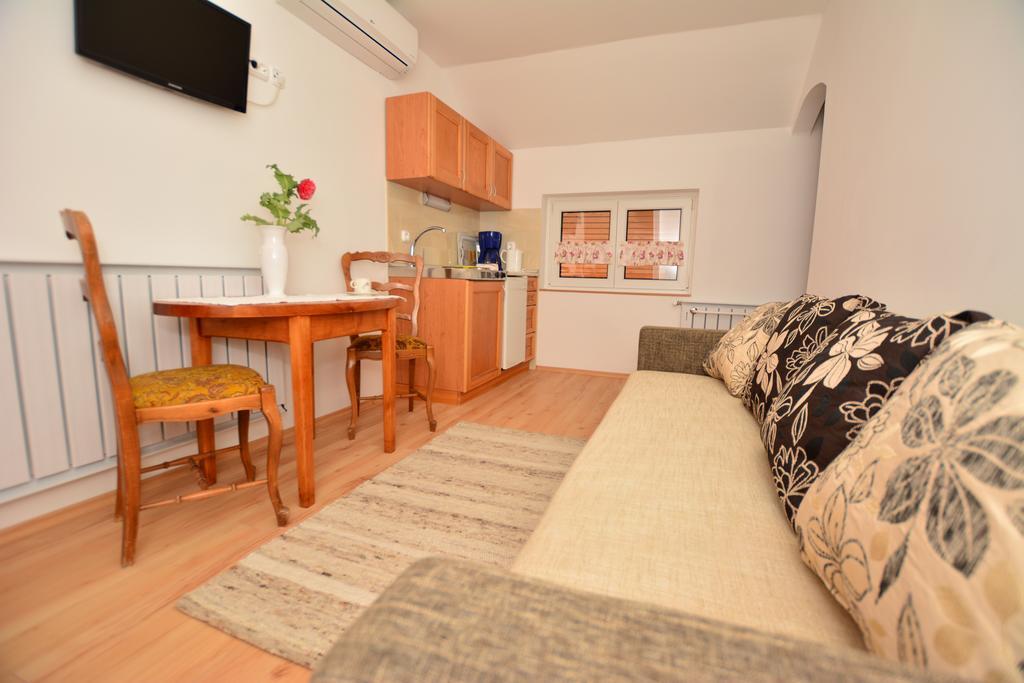Viragoskert Apartman Heviz Ruang foto