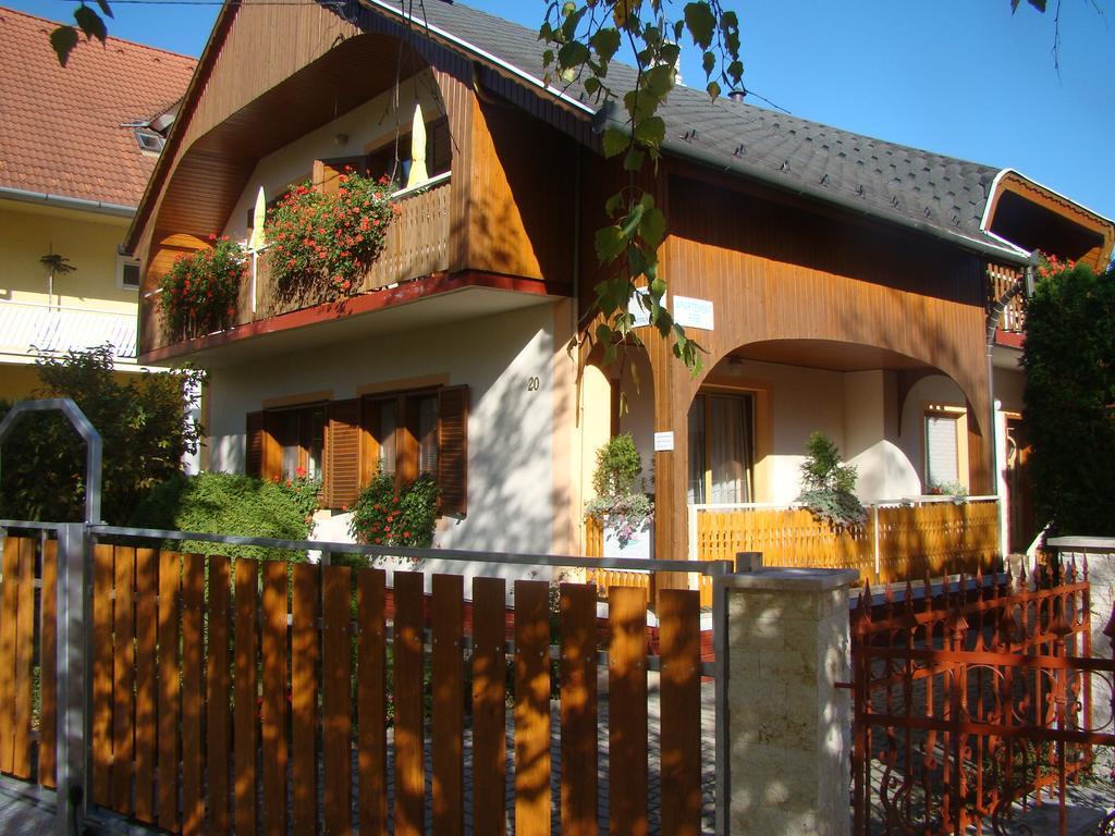 Viragoskert Apartman Heviz Bagian luar foto
