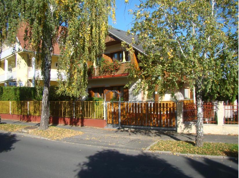 Viragoskert Apartman Heviz Bagian luar foto
