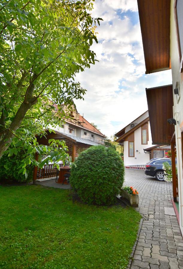 Viragoskert Apartman Heviz Bagian luar foto