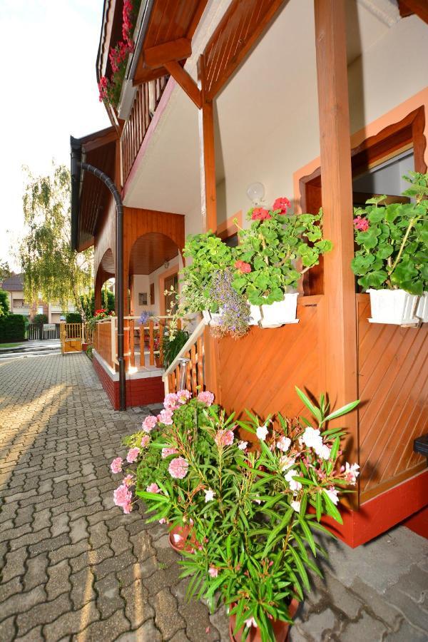 Viragoskert Apartman Heviz Bagian luar foto